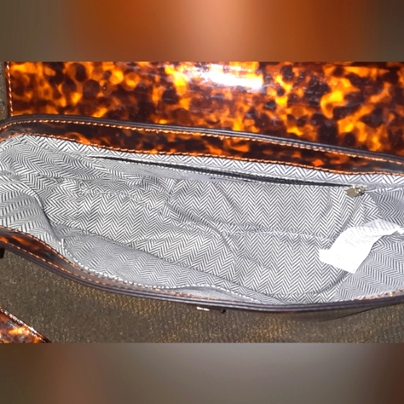 Justfab size small/medium purse gently used has a pucker on front - Picture 2 of 5